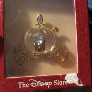 Disney store Cinderella chariot pin